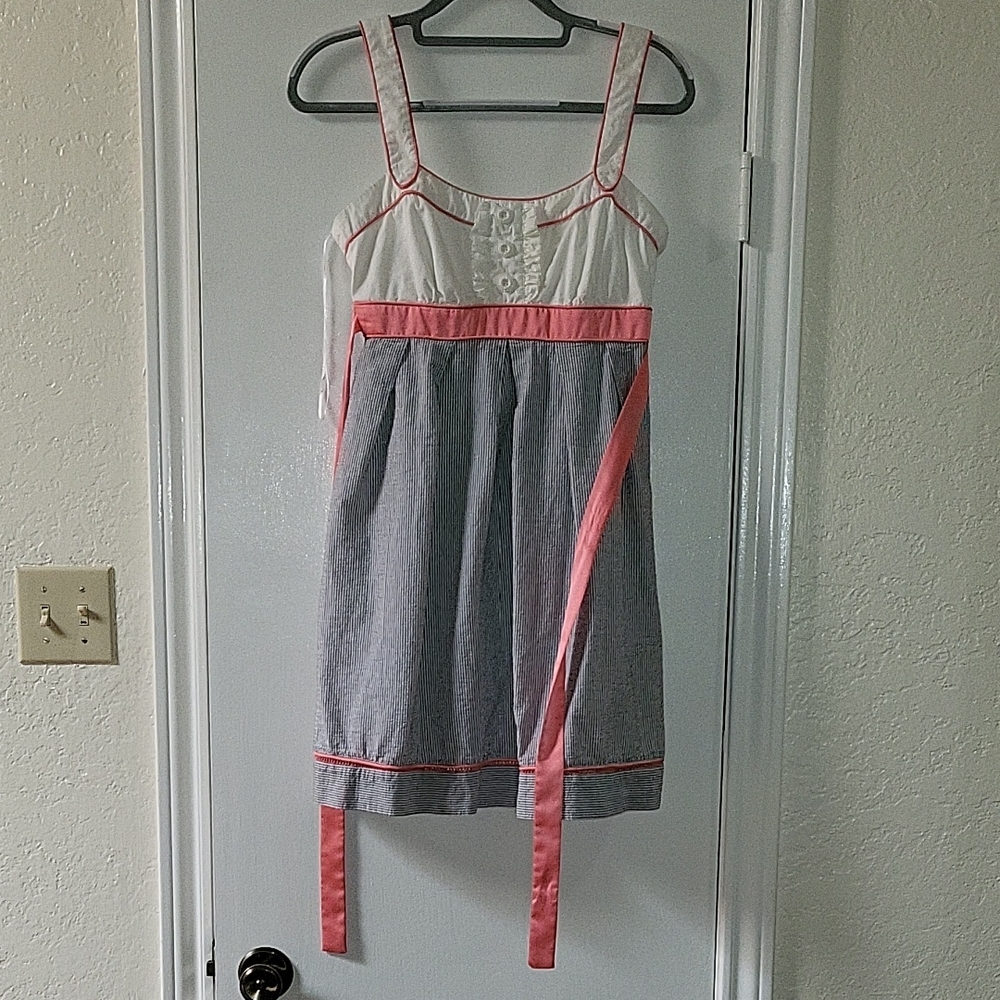 Jessica Simpson | Stylish White and Gray Dress with Pink Accents